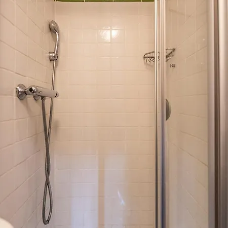 بيت للعطل The Little House *